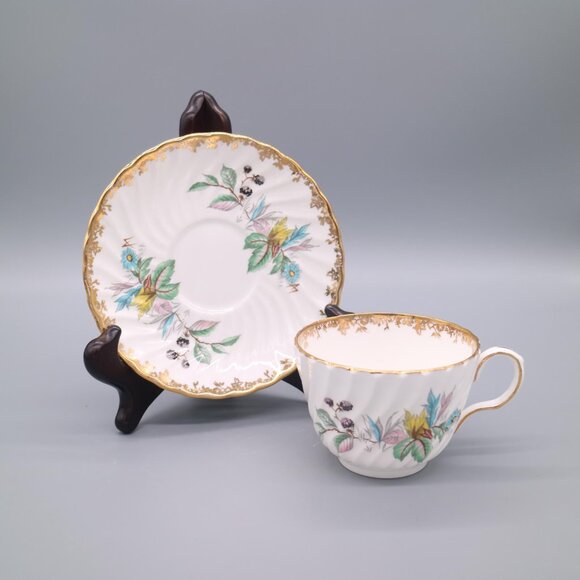 Aynsley Fine Bone China Pattern 2521 Gold Trim Flowers Vintage Cup & Saucer Set - Picture 2 of 5
